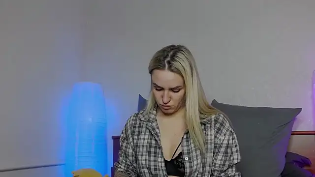 SofiJames online show from February 2, 2025, 6:25 am