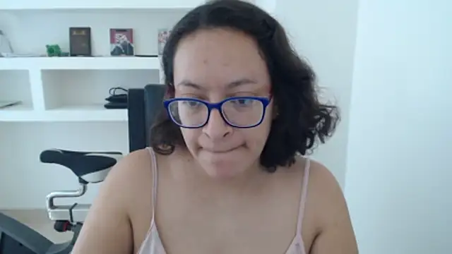 evelin king online show from November 3, 2025, 3:26 pm