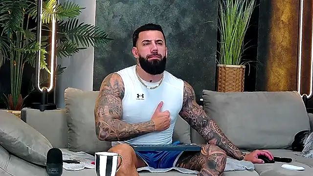 masterkingofmusclee online show from November 26, 2025, 9:26 pm