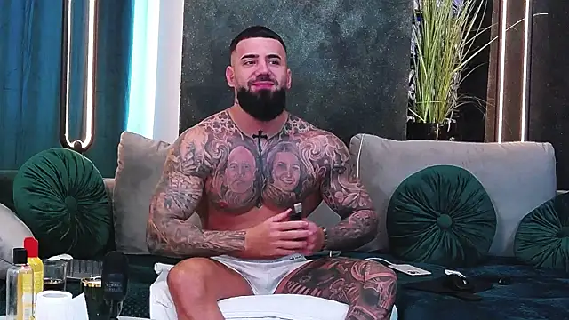 masterkingofmusclee online show from February 4, 2025, 1:16 pm