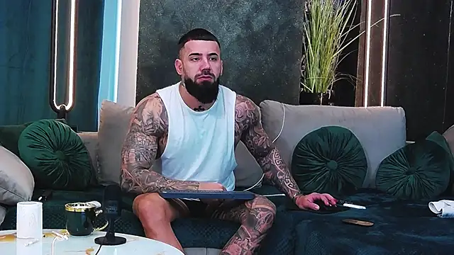 masterkingofmusclee online show from February 7, 2025, 7:07 am