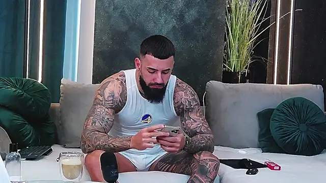 masterkingofmusclee online show from January 24, 2025, 7:08 am