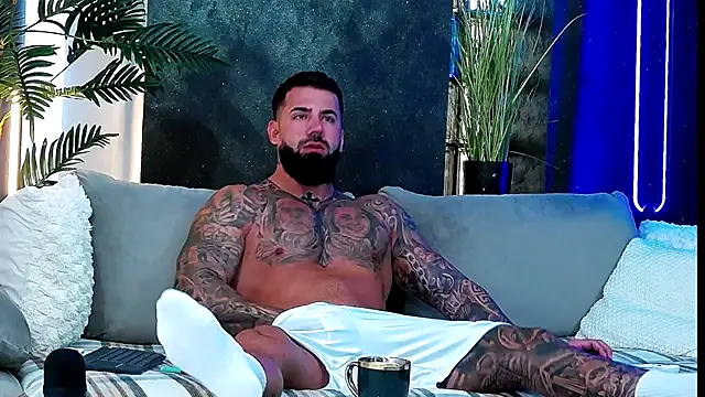 masterkingofmusclee online show from September 29, 2025, 7:37 am