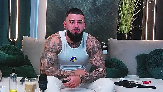 masterkingofmusclee online show from January 21, 2025, 6:43 am