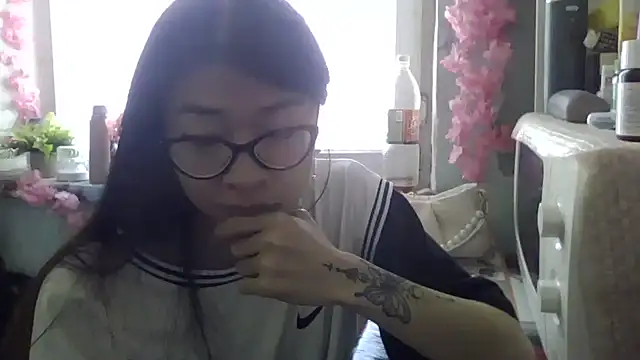 CarlyJoy online show from October 3, 2025, 9:00 am