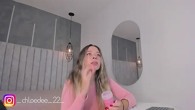 chloe d online show from February 12, 2025, 11:29 am