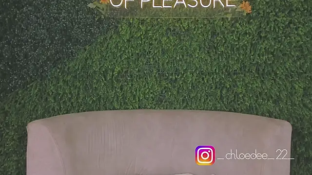 chloe d online show from September 30, 2025, 12:44 pm