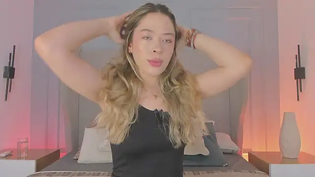 chloe d online show from March 13, 2026, 12:10 pm