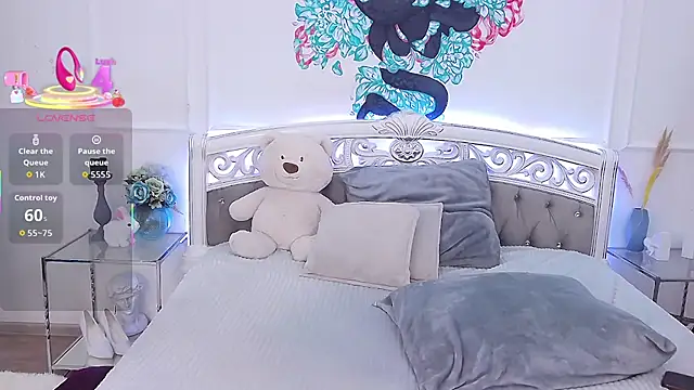 CrissyTaylor online show from November 9, 2025, 3:43 am