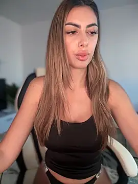 Snapshot of Flower_Pow3r chatting on September 19, 2025, 5:11 am Flower Pow3r online show from September 19, 2025, 5:11 am