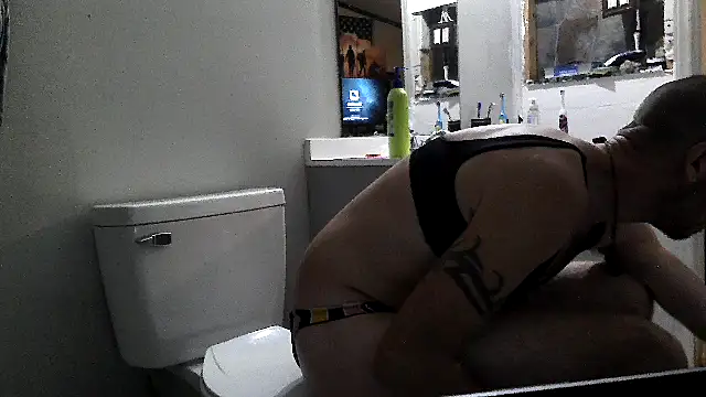 Snapshot of Bi_curious86 chatting on September 29, 2025, 2:51 am Bi curious86 online show from September 29, 2025, 2:51 am