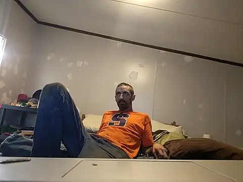 Snapshot of Bi_curious86 chatting on October 6, 2025, 1:07 am Bi curious86 online show from October 6, 2025, 1:07 am