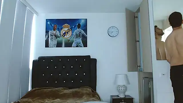 omarmohammedhot2 online show from February 27, 2025, 2:32 pm