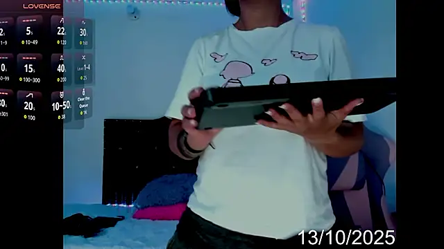 lady hana28 online show from November 13, 2025, 1:26 pm