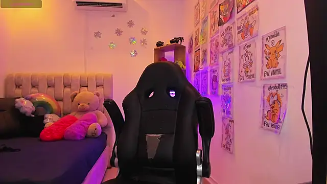 Snapshot of Gorgeous_Team chatting on February 19, 2025, 11:04 pm Gorgeous Team online show from February 19, 2025, 11:04 pm