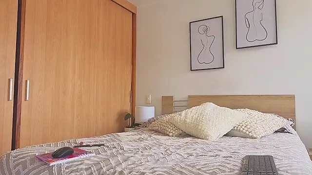 sweet sophia90s online show from October 7, 2025, 3:24 pm