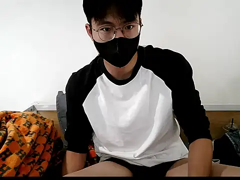 Gwencloudy online show from October 25, 2025, 4:44 am