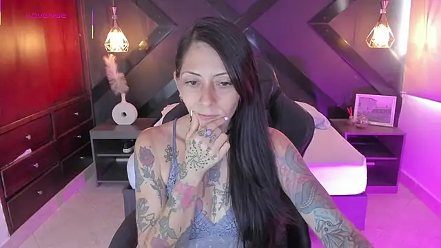 Snapshot of dark_gotica chatting on September 30, 2025, 7:09 pm dark gotica online show from September 30, 2025, 7:09 pm