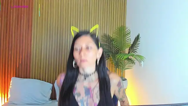 Snapshot of dark_gotica chatting on October 4, 2025, 12:28 pm dark gotica online show from October 4, 2025, 12:28 pm