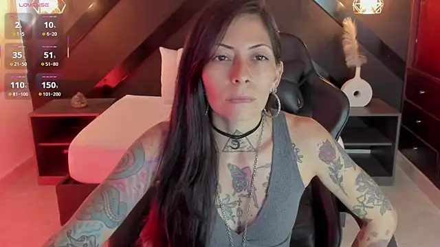 dark gotica online show from March 26, 2026, 7:12 pm