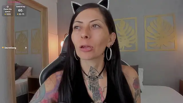 Snapshot of dark_gotica chatting on October 31, 2025, 12:46 pm dark gotica online show from October 31, 2025, 12:46 pm