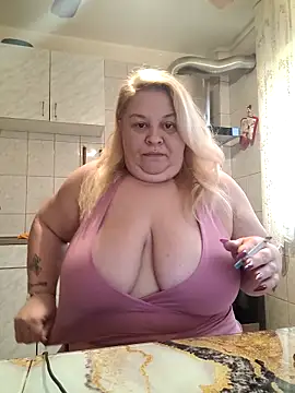 Snapshot of AriannaMilf chatting on October 8, 2025, 5:53 am AriannaMilf online show from October 8, 2025, 5:53 am