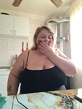 Snapshot of AriannaMilf chatting on October 12, 2025, 8:05 am AriannaMilf online show from October 12, 2025, 8:05 am