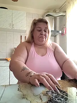 Snapshot of AriannaMilf chatting on October 2, 2025, 8:29 am AriannaMilf online show from October 2, 2025, 8:29 am