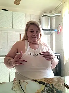 Snapshot of AriannaMilf chatting on October 19, 2025, 9:34 am AriannaMilf online show from October 19, 2025, 9:34 am