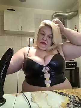 Snapshot of AriannaMilf chatting on October 24, 2025, 7:13 pm AriannaMilf online show from October 24, 2025, 7:13 pm