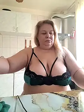 Snapshot of AriannaMilf chatting on September 30, 2025, 7:47 am AriannaMilf online show from September 30, 2025, 7:47 am