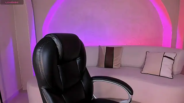 AlessiaCorleone  online show from October 9, 2025, 5:24 pm