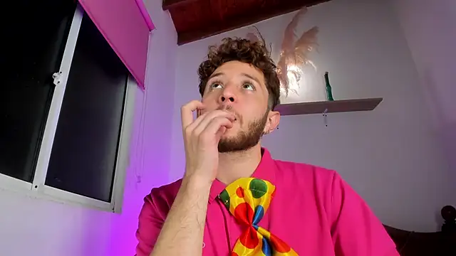 Snapshot of Juan_Castano chatting on October 31, 2025, 9:28 am Juan Castano online show from October 31, 2025, 9:28 am