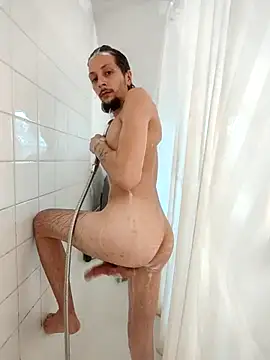 Snapshot of Luka932 chatting on October 22, 2025, 11:09 am Luka932 online show from October 22, 2025, 11:09 am