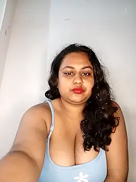 Snapshot of bumblebeegirl chatting on October 13, 2025, 5:03 pm bumblebeegirl online show from October 13, 2025, 5:03 pm