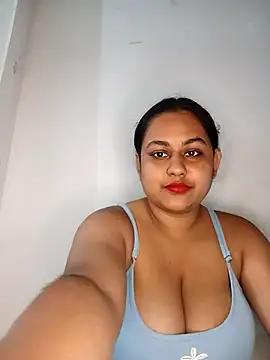 Snapshot of bumblebeegirl chatting on October 14, 2025, 12:50 pm bumblebeegirl online show from October 14, 2025, 12:50 pm