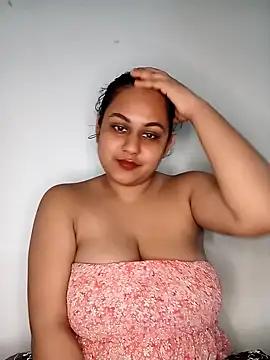bumblebeegirl online show from January 12, 2025, 6:27 pm