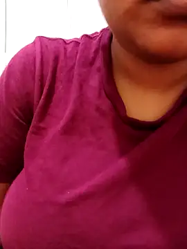 Snapshot of bumblebeegirl chatting on September 17, 2025, 11:34 am bumblebeegirl online show from September 17, 2025, 11:34 am