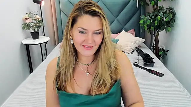 Adele Russo online show from September 9, 2025, 4:27 pm