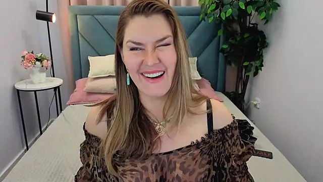 Adele Russo online show from February 17, 2026, 4:48 pm