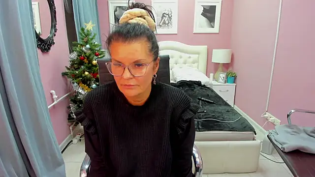 Snapshot of AerysMitch chatting on January 7, 2025, 8:42 pm AerysMitch online show from January 7, 2025, 8:42 pm