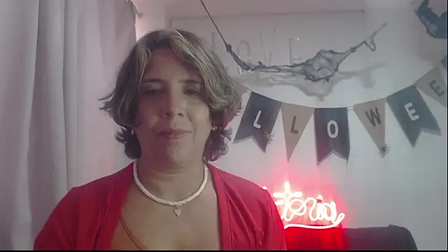 Snapshot of Victoria_meester chatting on October 3, 2025, 8:21 pm Victoria meester online show from October 3, 2025, 8:21 pm