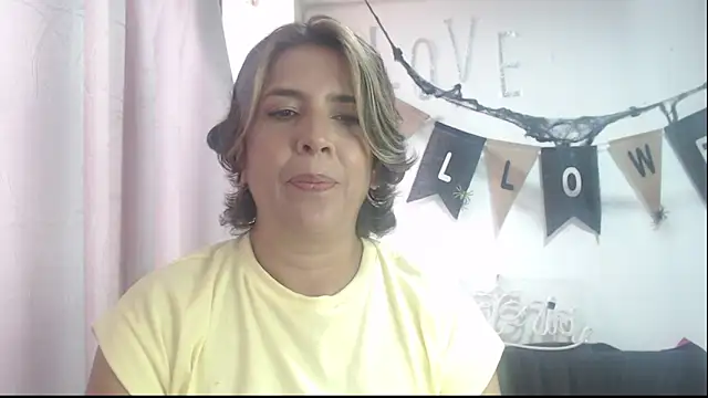 Snapshot of Victoria_meester chatting on October 10, 2025, 3:13 pm Victoria meester online show from October 10, 2025, 3:13 pm