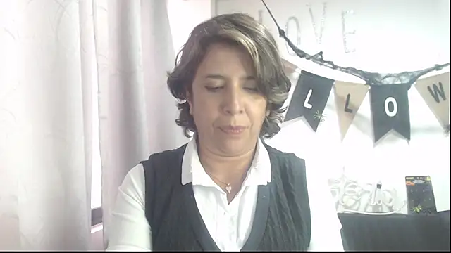 Snapshot of Victoria_meester chatting on October 15, 2025, 8:28 pm Victoria meester online show from October 15, 2025, 8:28 pm