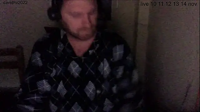 Snapshot of Davidhv2022 chatting on November 9, 2025, 3:32 am Davidhv2022 online show from November 9, 2025, 3:32 am