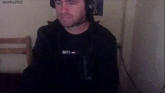 Snapshot of Davidhv2022 chatting on October 29, 2025, 2:27 pm Davidhv2022 online show from October 29, 2025, 2:27 pm