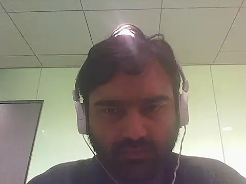 JohnBond009 online show from June 19, 2026, 7:47 am
