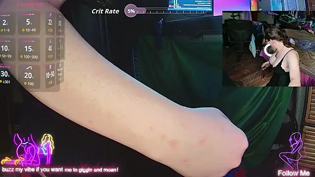 Snapshot of Faye_Wilde chatting on October 29, 2025, 10:42 pm Faye Wilde online show from October 29, 2025, 10:42 pm