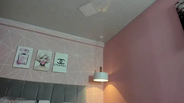 Snapshot of dolly_zoe chatting on October 10, 2025, 4:35 am dolly zoe online show from October 10, 2025, 4:35 am