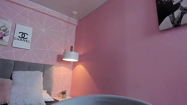 Snapshot of dolly_zoe chatting on October 17, 2025, 11:50 pm dolly zoe online show from October 17, 2025, 11:50 pm